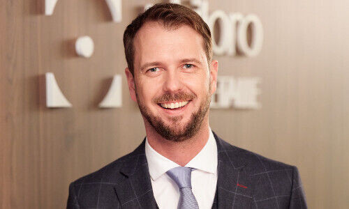 Gold Price Drops: Why Safe Haven Status Is Challenged Now